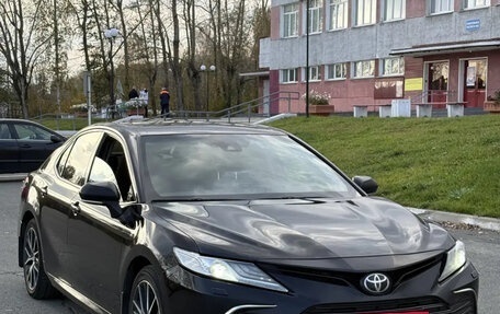 Toyota Camry, 2021 год, 2 800 000 рублей, 2 фотография