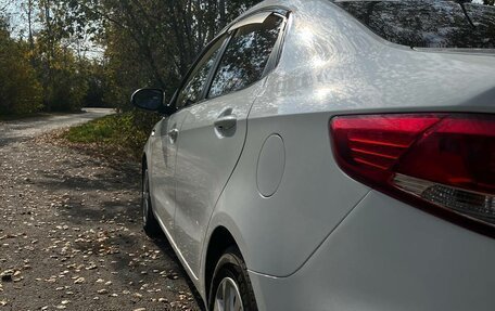 KIA Rio III рестайлинг, 2015 год, 1 090 000 рублей, 21 фотография