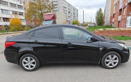 Hyundai Solaris II рестайлинг, 2011 год, 700 000 рублей, 2 фотография