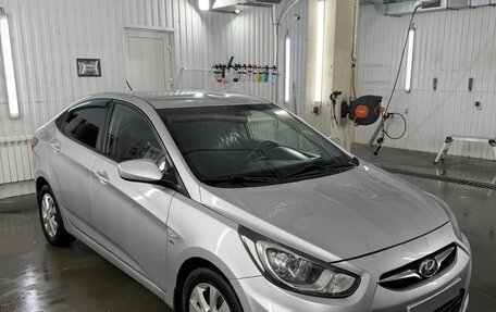 Hyundai Solaris II рестайлинг, 2012 год, 700 000 рублей, 2 фотография
