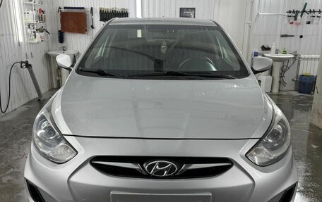 Hyundai Solaris II рестайлинг, 2012 год, 700 000 рублей, 3 фотография