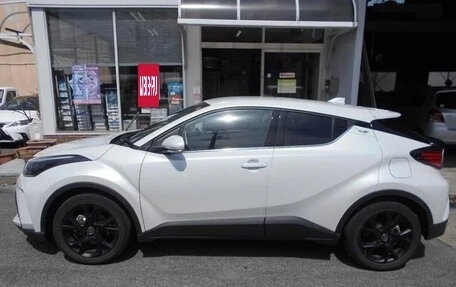 Toyota C-HR I рестайлинг, 2023 год, 1 361 000 рублей, 4 фотография