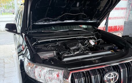 Toyota Land Cruiser Prado 150 рестайлинг, 2021 год, 4 450 000 рублей, 10 фотография