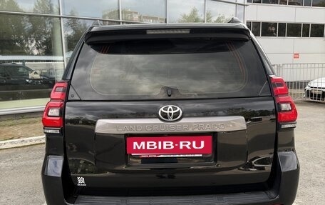 Toyota Land Cruiser Prado 150 рестайлинг, 2021 год, 4 450 000 рублей, 8 фотография