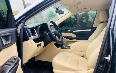 Toyota Highlander III, 2021 год, 4 700 000 рублей, 2 фотография