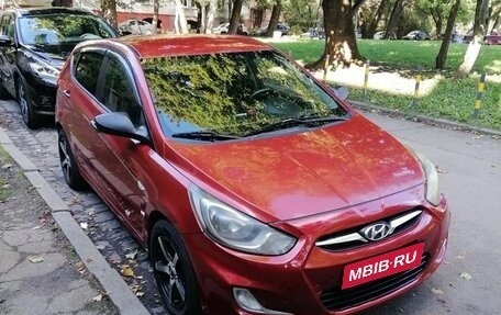 Hyundai Solaris II рестайлинг, 2012 год, 1 фотография