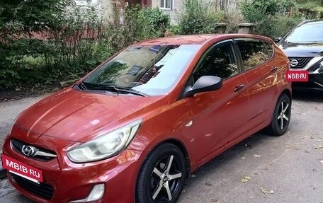 Hyundai Solaris II рестайлинг, 2012 год, 4 фотография