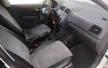Volkswagen Polo VI (EU Market), 2010 год, 550 000 рублей, 11 фотография