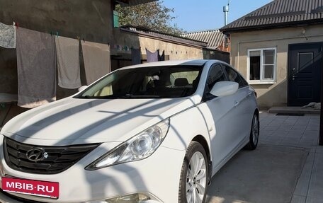 Hyundai Sonata VI, 2010 год, 900 000 рублей, 1 фотография