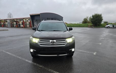 Toyota Highlander III, 2011 год, 1 650 000 рублей, 2 фотография