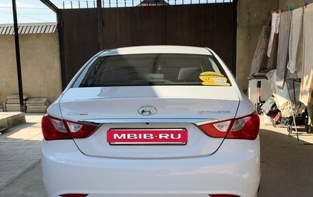 Hyundai Sonata VI, 2010 год, 900 000 рублей, 4 фотография