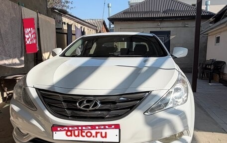 Hyundai Sonata VI, 2010 год, 900 000 рублей, 2 фотография