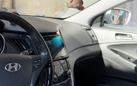Hyundai Sonata VI, 2010 год, 900 000 рублей, 7 фотография