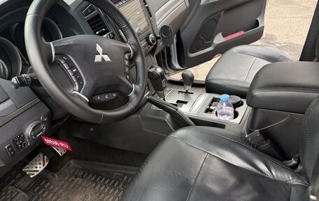 Mitsubishi Pajero IV рестайлинг 2, 2011 год, 2 350 000 рублей, 9 фотография