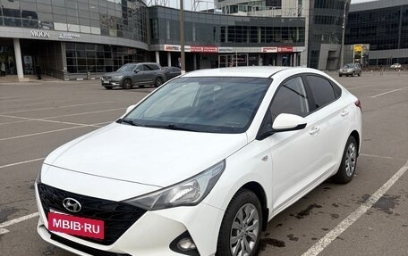 Hyundai Solaris II рестайлинг, 2021 год, 1 600 000 рублей, 8 фотография