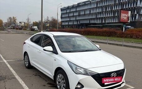 Hyundai Solaris II рестайлинг, 2021 год, 1 600 000 рублей, 2 фотография