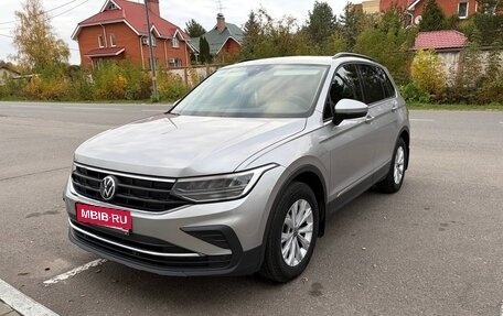 Volkswagen Tiguan II, 2021 год, 3 050 000 рублей, 1 фотография