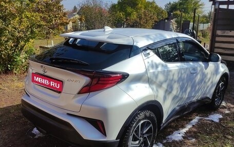 Toyota C-HR I рестайлинг, 2021 год, 2 600 000 рублей, 4 фотография