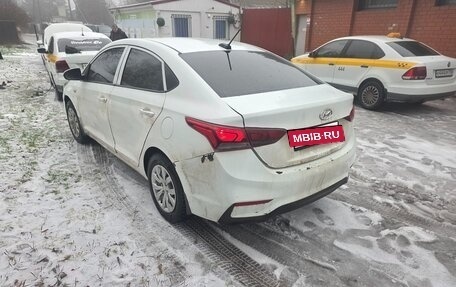 Hyundai Solaris II рестайлинг, 2017 год, 400 000 рублей, 2 фотография