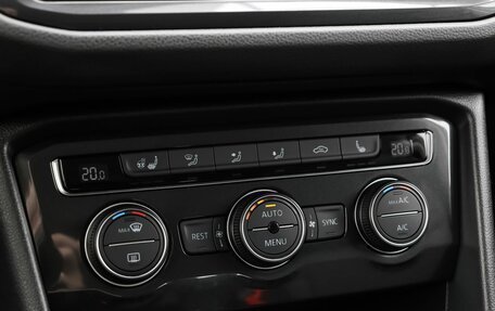 Volkswagen Tiguan II, 2017 год, 2 700 000 рублей, 15 фотография