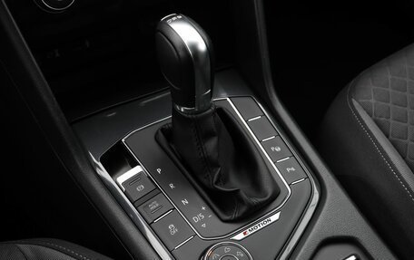 Volkswagen Tiguan II, 2017 год, 2 700 000 рублей, 17 фотография