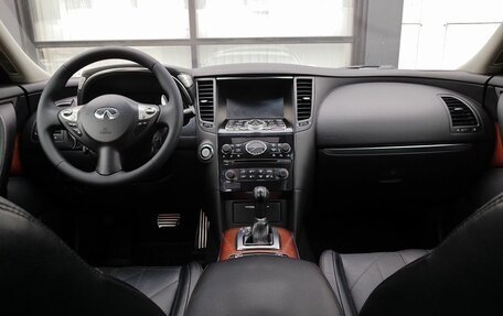 Infiniti QX70, 2014 год, 2 200 000 рублей, 16 фотография