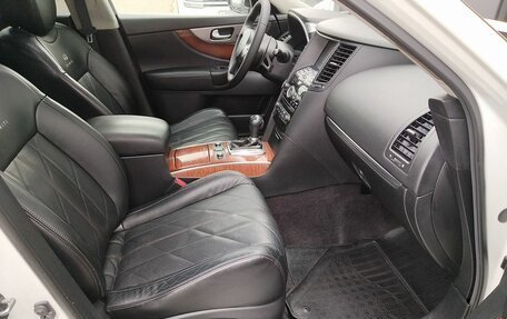 Infiniti QX70, 2014 год, 2 200 000 рублей, 13 фотография