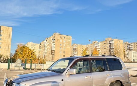Toyota Land Cruiser 100 рестайлинг 2, 2004 год, 2 500 000 рублей, 3 фотография