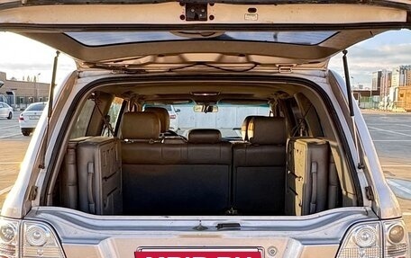 Toyota Land Cruiser 100 рестайлинг 2, 2004 год, 2 500 000 рублей, 10 фотография