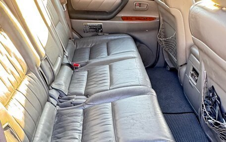 Toyota Land Cruiser 100 рестайлинг 2, 2004 год, 2 500 000 рублей, 13 фотография
