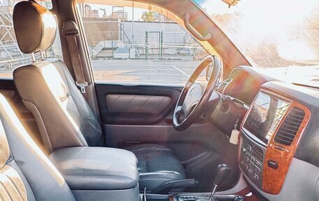 Toyota Land Cruiser 100 рестайлинг 2, 2004 год, 2 500 000 рублей, 15 фотография
