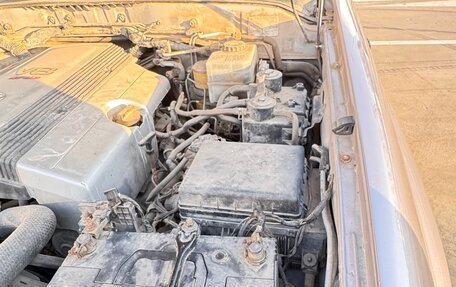 Toyota Land Cruiser 100 рестайлинг 2, 2004 год, 2 500 000 рублей, 19 фотография