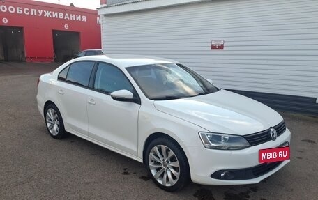 Volkswagen Jetta VII, 2013 год, 1 050 000 рублей, 2 фотография