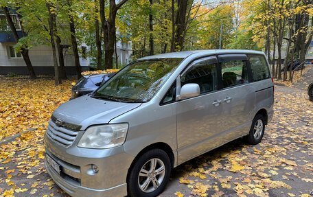 Toyota Noah III, 2001 год, 950 000 рублей, 4 фотография