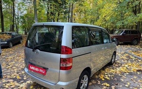 Toyota Noah III, 2001 год, 950 000 рублей, 2 фотография