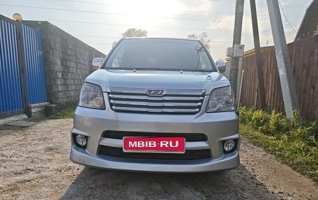 Toyota Noah III, 2002 год, 1 100 000 рублей, 1 фотография