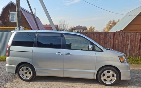 Toyota Noah III, 2002 год, 1 100 000 рублей, 3 фотография