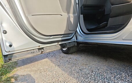 Toyota Noah III, 2002 год, 1 100 000 рублей, 12 фотография