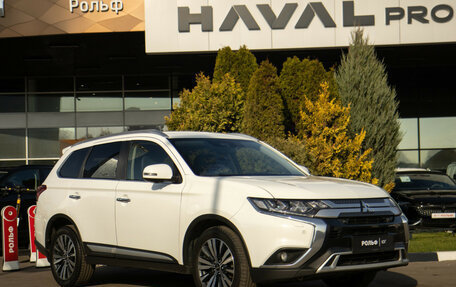 Mitsubishi Outlander III рестайлинг 3, 2020 год, 2 678 000 рублей, 3 фотография