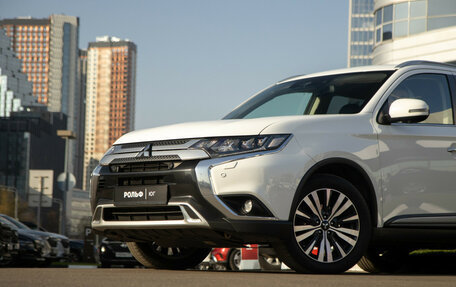 Mitsubishi Outlander III рестайлинг 3, 2020 год, 2 678 000 рублей, 6 фотография