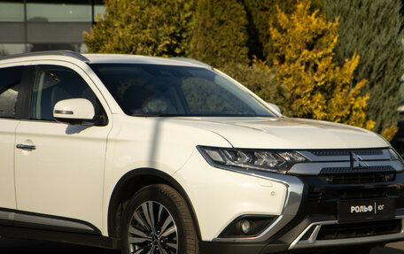 Mitsubishi Outlander III рестайлинг 3, 2020 год, 2 678 000 рублей, 19 фотография