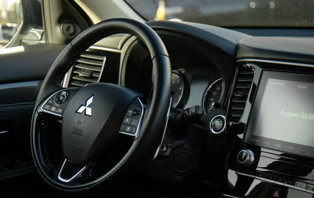 Mitsubishi Outlander III рестайлинг 3, 2020 год, 2 678 000 рублей, 18 фотография
