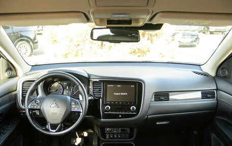 Mitsubishi Outlander III рестайлинг 3, 2020 год, 2 678 000 рублей, 16 фотография