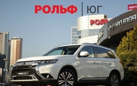 Mitsubishi Outlander III рестайлинг 3, 2020 год, 2 678 000 рублей, 12 фотография