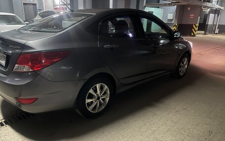 Hyundai Solaris II рестайлинг, 2013 год, 580 000 рублей, 4 фотография