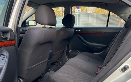 Toyota Avensis III рестайлинг, 2004 год, 595 000 рублей, 7 фотография