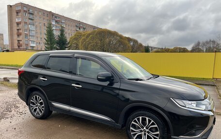 Mitsubishi Outlander III рестайлинг 3, 2020 год, 2 000 000 рублей, 3 фотография