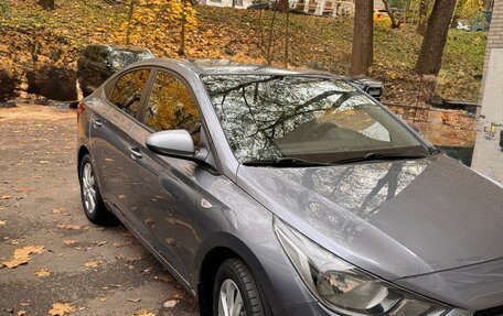 Hyundai Solaris II рестайлинг, 2018 год, 1 350 000 рублей, 1 фотография