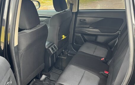 Mitsubishi Outlander III рестайлинг 3, 2020 год, 2 000 000 рублей, 8 фотография