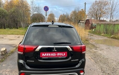 Mitsubishi Outlander III рестайлинг 3, 2020 год, 2 000 000 рублей, 4 фотография